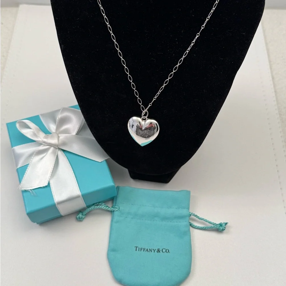 🌟10XHP🌟Auth "Like New" Rare Tiffany & Co. Ziegfeld Large Puffy Heart Necklace - Picture 3 of 5